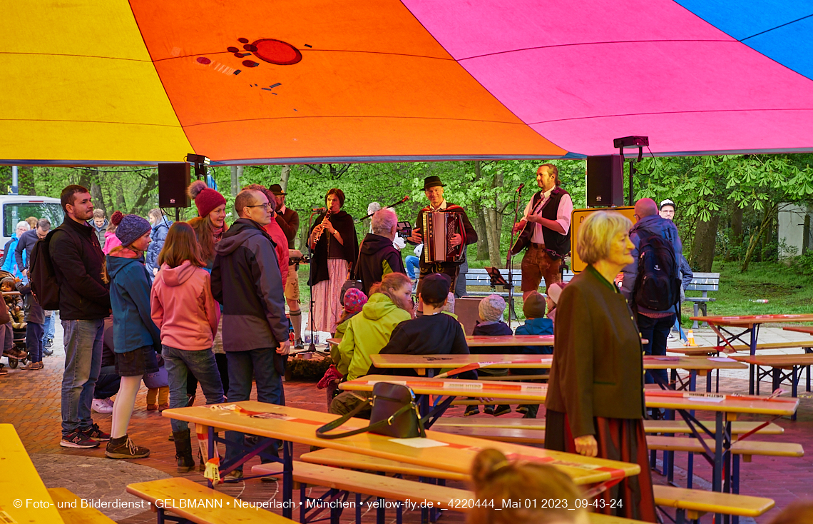 01.05.2023 - Maibaumaufstellung in Berg am Laim